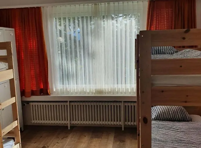 Viktoria Budget * Zúrich